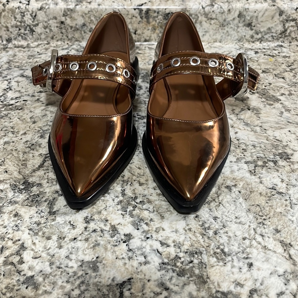 Maeve flats